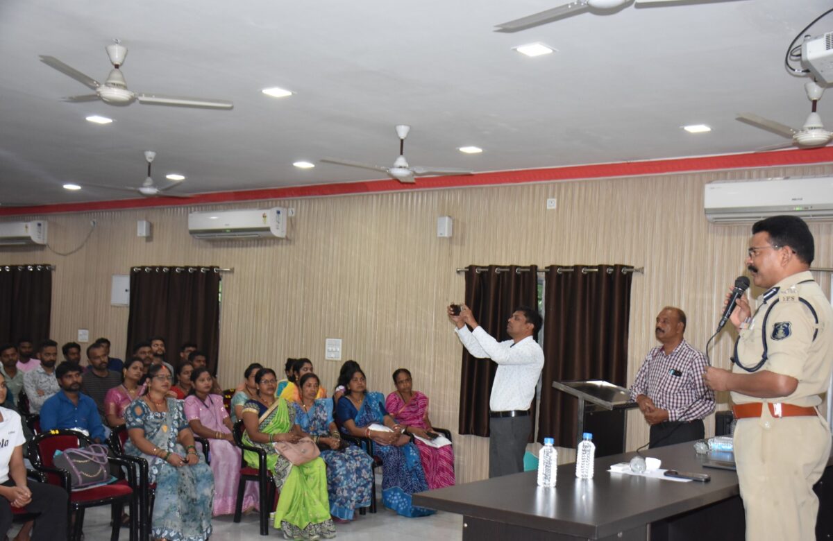 पुलिस मितान में जुड़ने वाले लोगों को एसएसपी ने दी बधाई सड़क दुर्घटना में त्वरित चिकित्सा व्यवस्था उपलब्ध कर घायलों की जान बचाने की गयी अपील