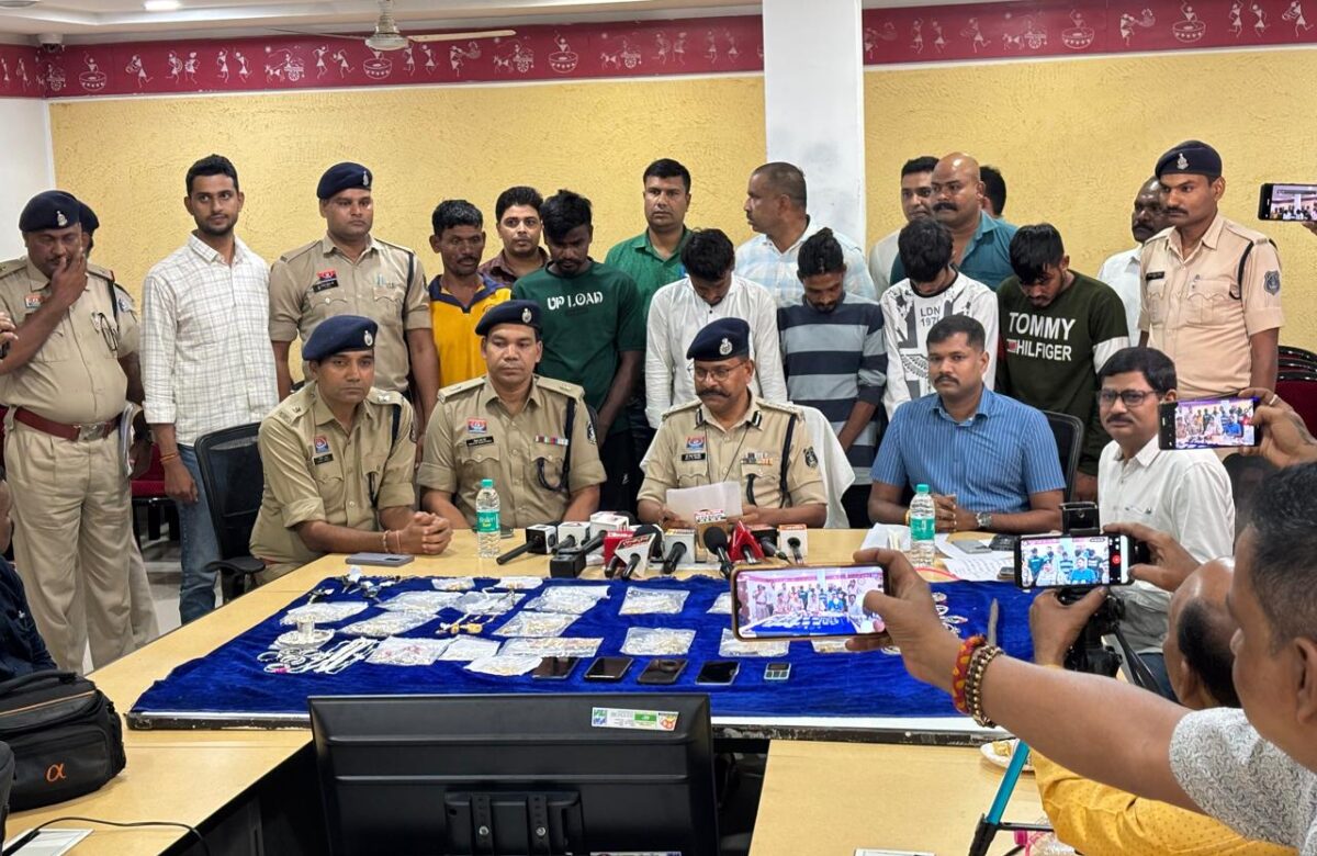 लाखो रूपये कीमत के सोने चांदी के जेवरात एवं नगदी रकम चोरी के ”डेढ़ दर्जन” से अधिक प्रकरणों को अंजाम देने वाले ’’देवार गिरोह’’ का हुआ पर्दाफाश