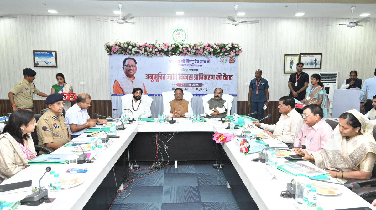 अनुसूचित जाति विकास प्राधिकरण मद से स्वीकृत कार्यों को गंभीरता से लेकर पूरी गुणवत्ता के साथ समय सीमा में पूर्ण कराएं कलेक्टर्स : मुख्यमंत्री विष्णु देव साय