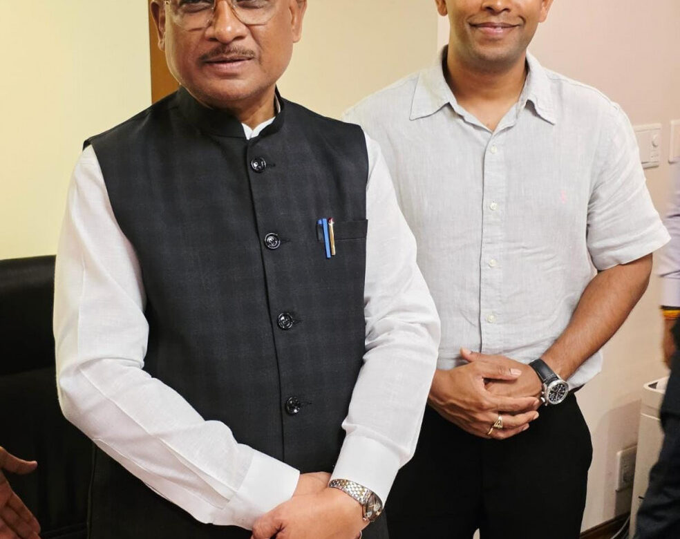 बस्तर के होनहार अविनाश तिवारी से टोक्यो में मिले मुख्यमंत्री विष्णुदेव साय : छत्तीसगढ़ में उद्योग स्थापना को लेकर हुई सकारात्मक चर्चा