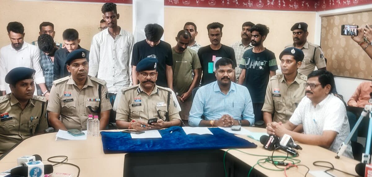 थाना टिकरापारा में पंजीबद्ध नारकोटिक एक्ट के प्रकरण में हेरोईन(चिट्टा) सप्लाय नेटवर्क में पेडलिंग का कार्य करने वाले कुल 08 पेडलर्स को किया गया गिरफ्तार