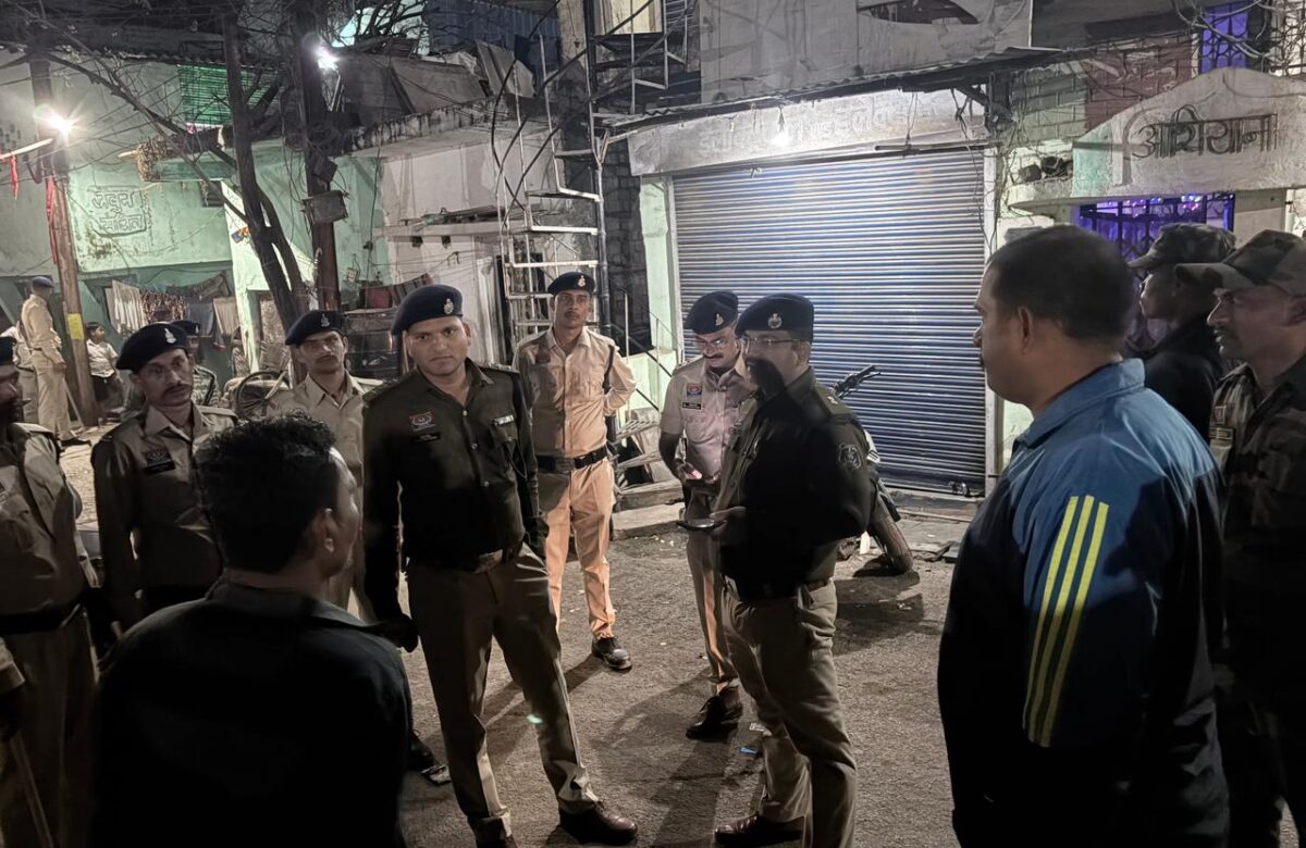 पुलिस कमिश्नर रायपुर के निर्देशानुसार आज क्षेत्र में कानून-व्यवस्था बनाए रखने के उद्देश्य से पुलिस द्वारा सघन चेकिंग