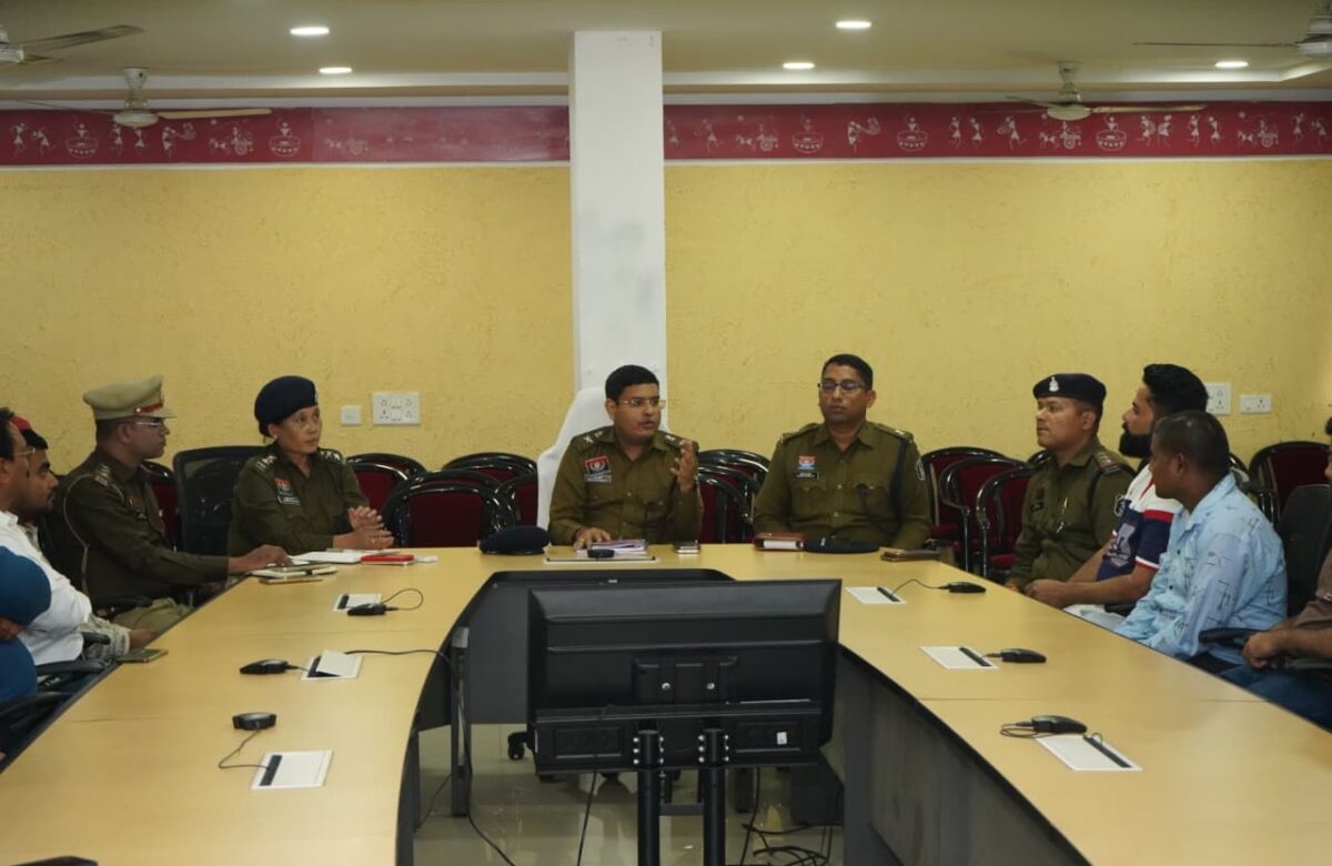 रायपुर पुलिस कमिश्नरेट द्वारा संवाद से समाधान अभियान के अंतर्गत होटल, ढाबा, लॉज एवं बार संचालकों की बैठक आयोजित